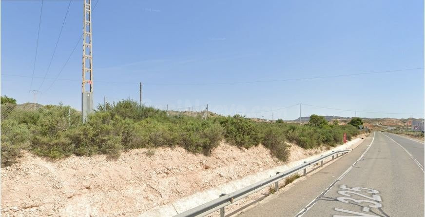 MAGNIFICA PARCELA INDUSTRIAL EN VENTA CON FACIL ACCESO POR CARRETERA ZONA CREVILLENTE