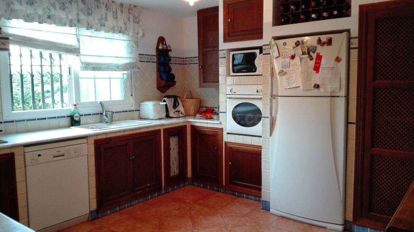 Chalet en venta en Córdoba con 6 hab. y 3 baños Chalet brillante