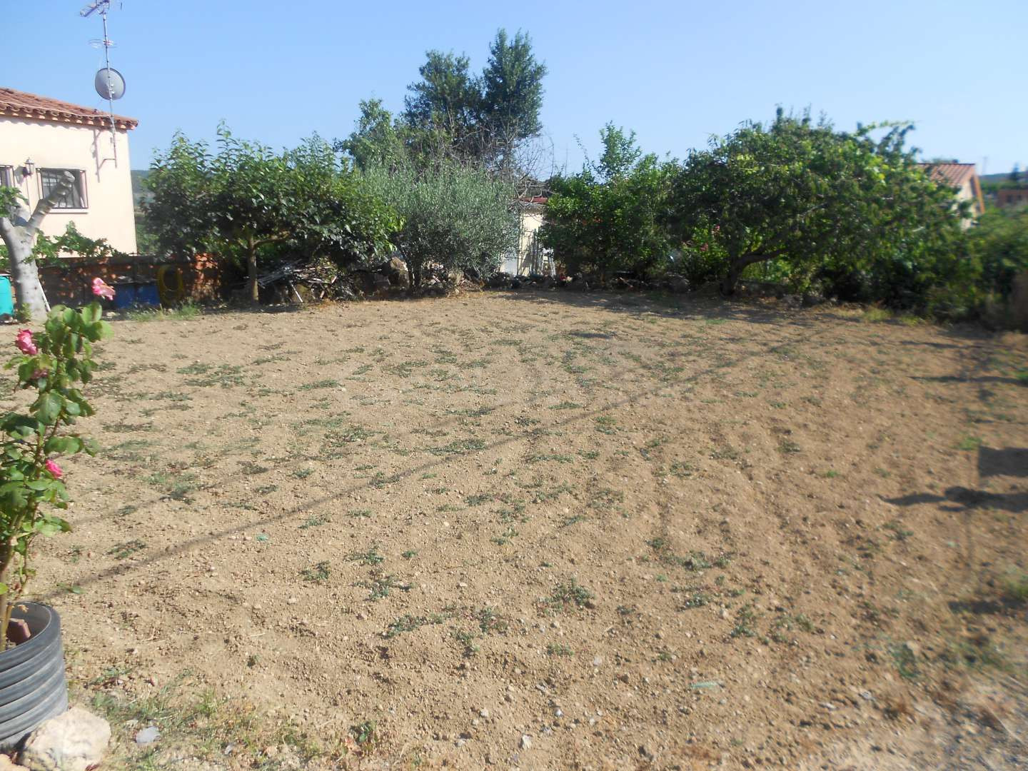 Terreno en venta en Torrelles de Foix - parcela con huerto y estancia