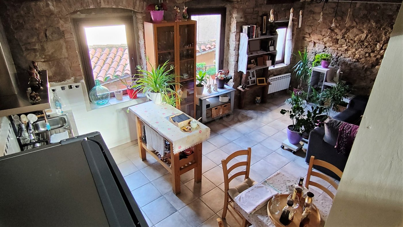 CASA DE TRES PLANTAS UNICA EN SU ESTILO EN VENTA EN EL CENTRO DE SANTPEDOR.