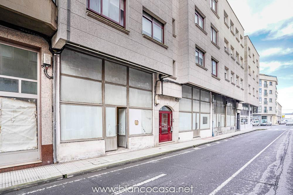¡Oportunidad única en la Calle Gran Vía de Carballo!
