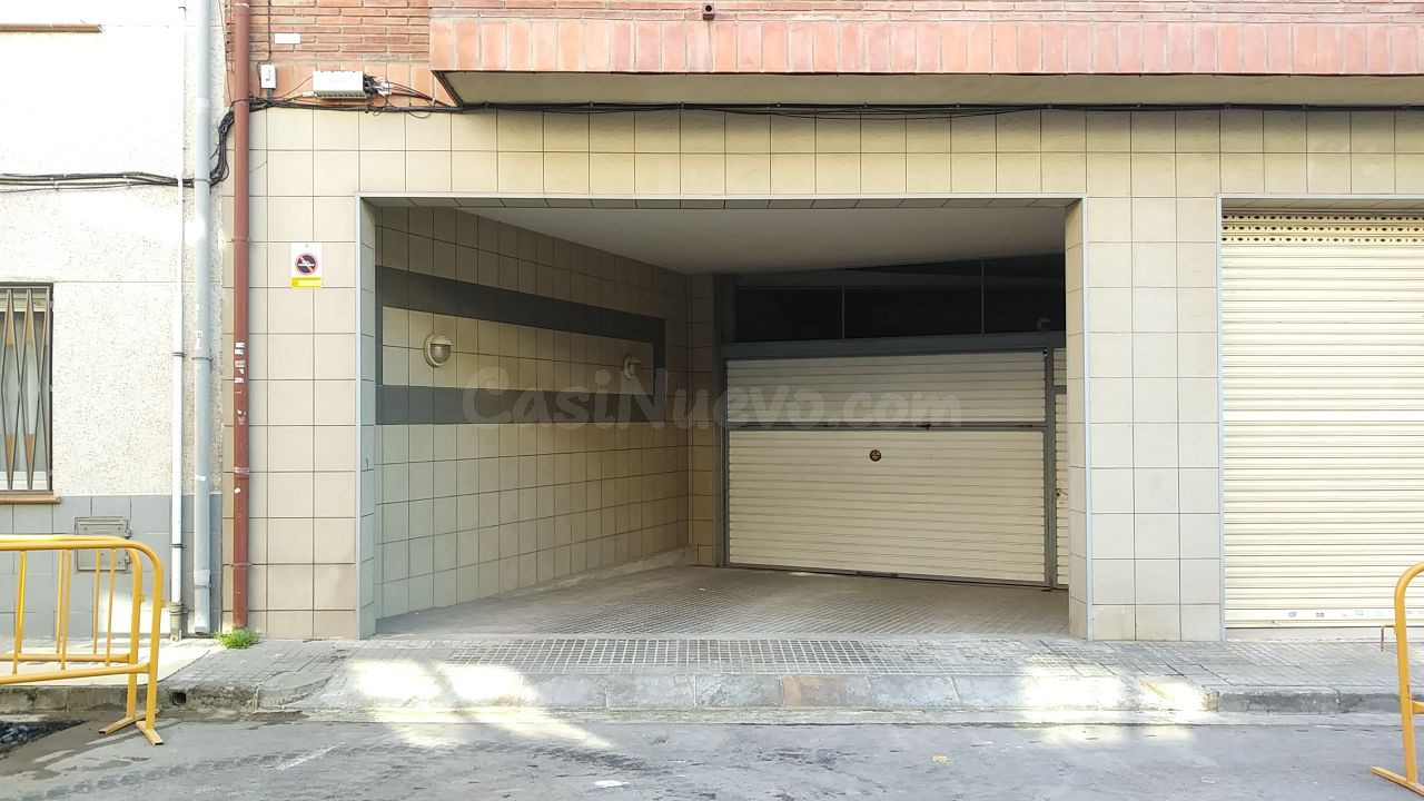 Alquiler plaza de aparcamiento en C. Alfou 86 cardedeu