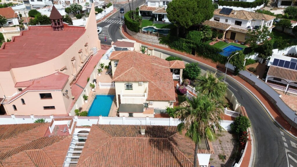 GV-170 · Villa reformada con piscina en Benalmádena Costa — 2