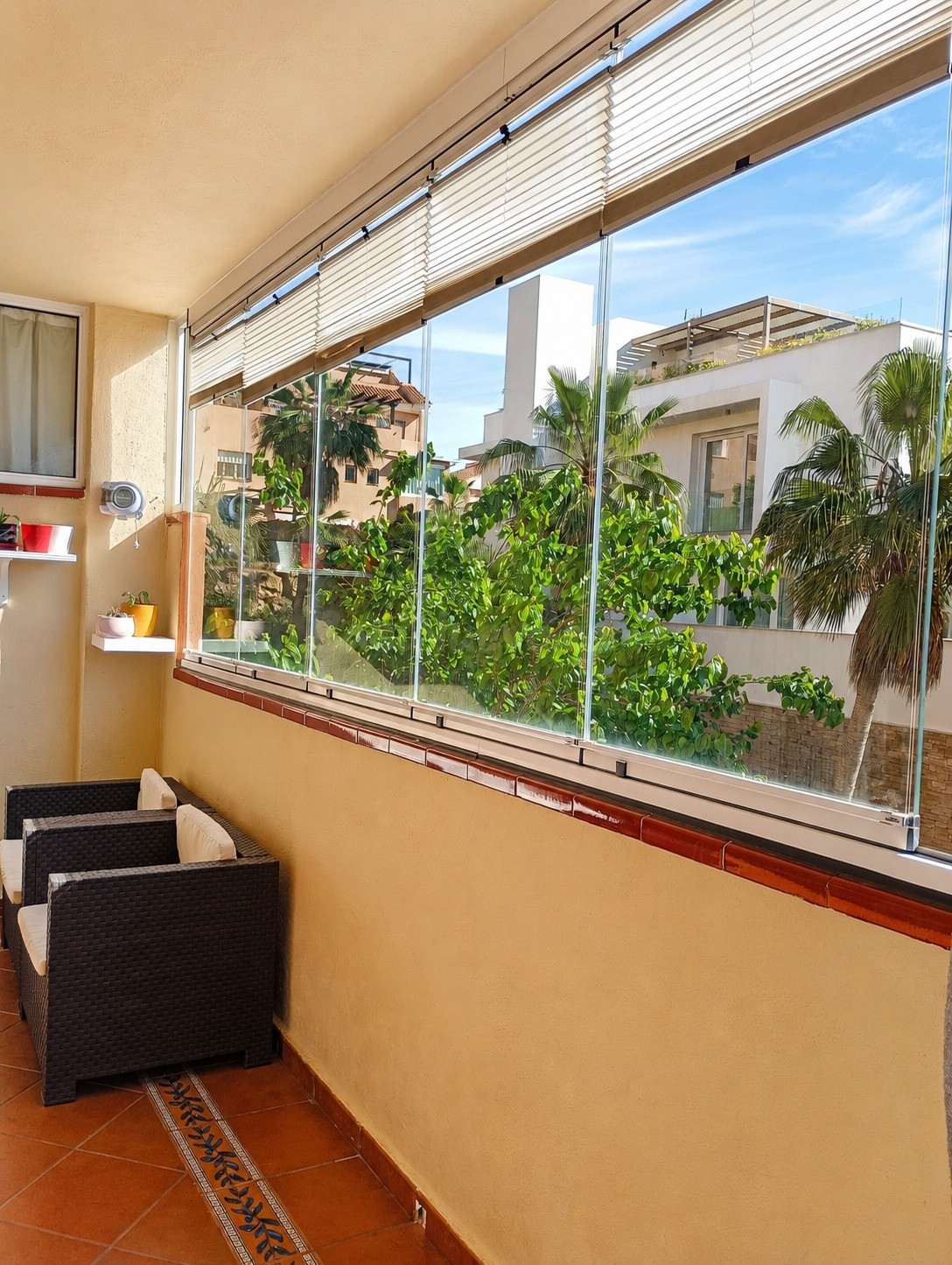 GV-178 · Piso con terraza acristalada y piscina en Riviera del Sol — 6