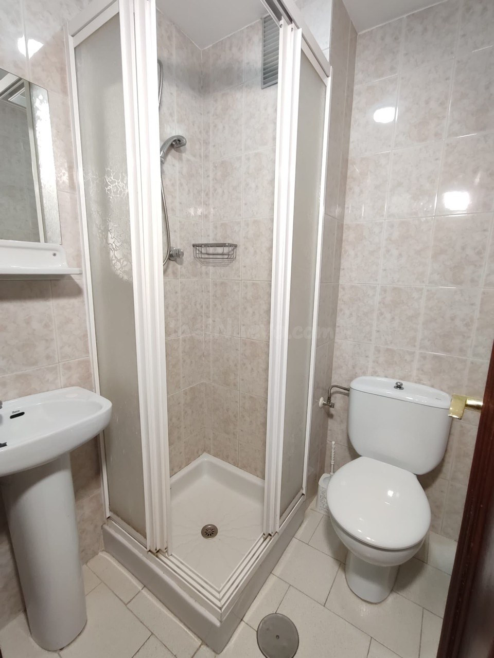GV-182 Piso de 3 dormitorios con terraza y ascensor en Fuengirola — 2
