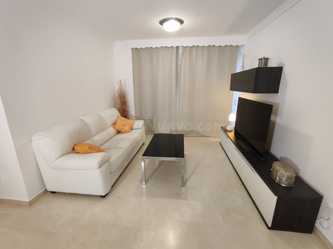 GV-182 Piso de 3 dormitorios con terraza y ascensor en Fuengirola — 3