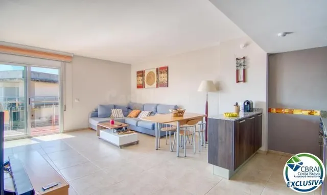 Luminoso ático con terraza, piscinas, parking y trastero en  - foto 5