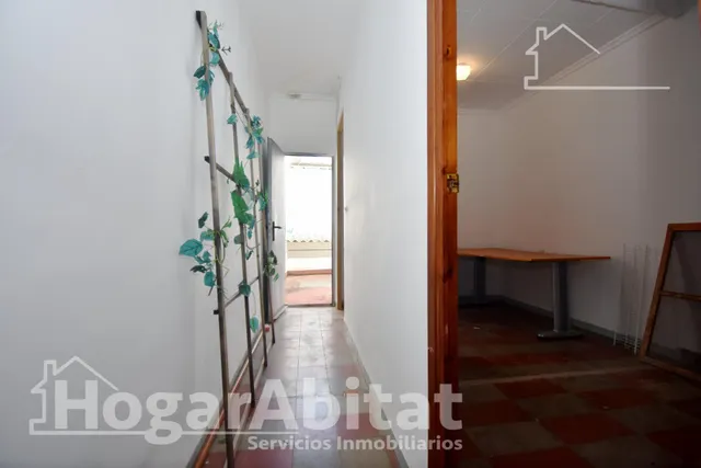 ¡OPORTUNIDAD DE INVERSIÓN! CASA CON BALCÓN Y PATIO EN EL CENTRO — 34