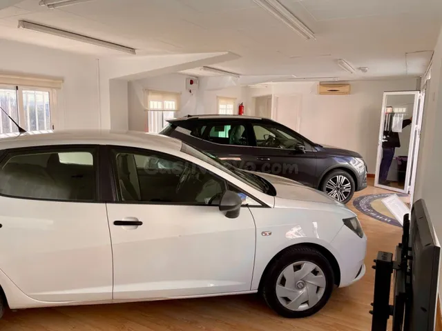 Local comercial en Buñol, calle principal, de 125 m2, 63 m2  - foto 2