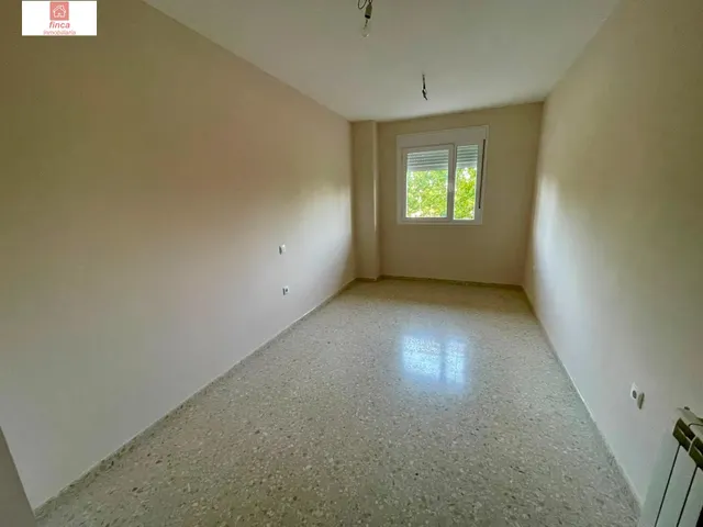 ALQUILER PISO EN BADAJOZ, DETRAS HOSPITAL UNIVERSITARIO, PISO SIN AMUEBLAR, COCINA AMUEBLADA Y EQUIPADA, CLIMATIZADO, CON ASCENSOR Y GARAJE, LUMINOSO — 17