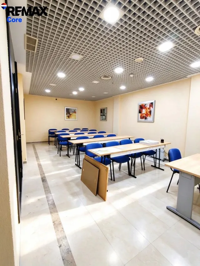 Local para oficinas, gimnasio o clínica en venta en el Centro de Badajoz — 41
