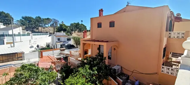 Gran chalet independiente de 3 plantas con dos viviendas y piscina — 7