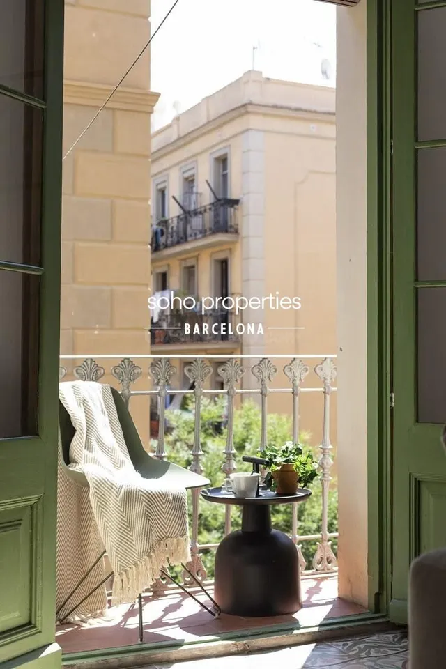 Apartamento en Carrer del Bisbe, Barrio Gótico — 3