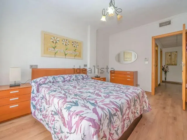 Duplex reformado junto al paseo marítimo y el parque Reina Sofía. — 24