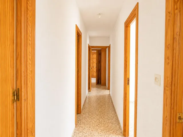 Piso en Armila junto parada de metro todo exterior. — 28