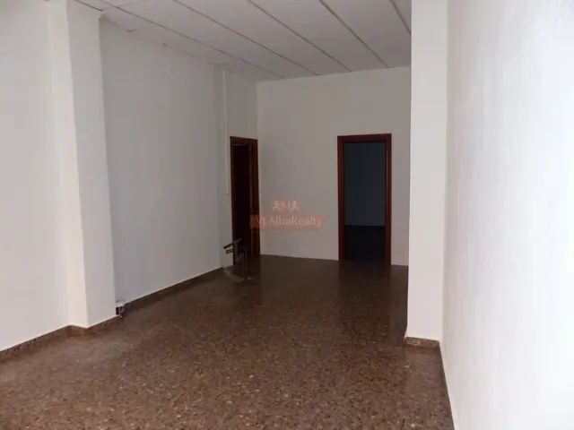 SE ALQUILA LOCAL COMERCIAL EN ZONA CENTRO- CARRETAS- EROSKI — 4