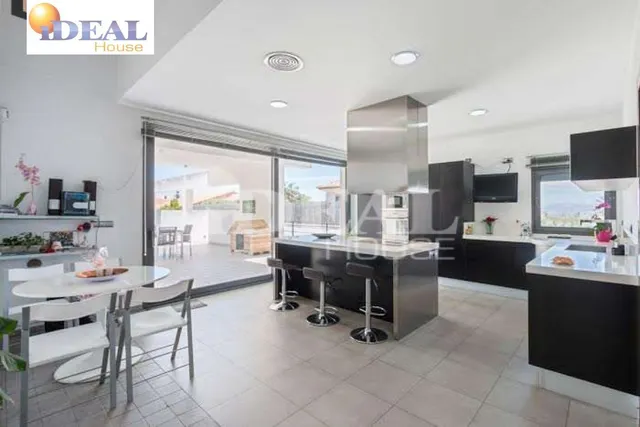 Ref.: A8488G7. Increible chalet de lujo y diseño, parcela 1500 m2,  piscina propia, pista de padel. — 15