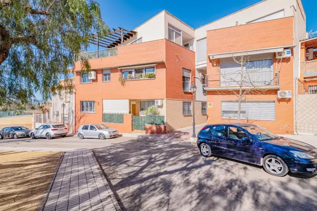 Piso en Peligros: 3 dormitorios,2 baños, patio, ascensor,garaje y trastero — 36