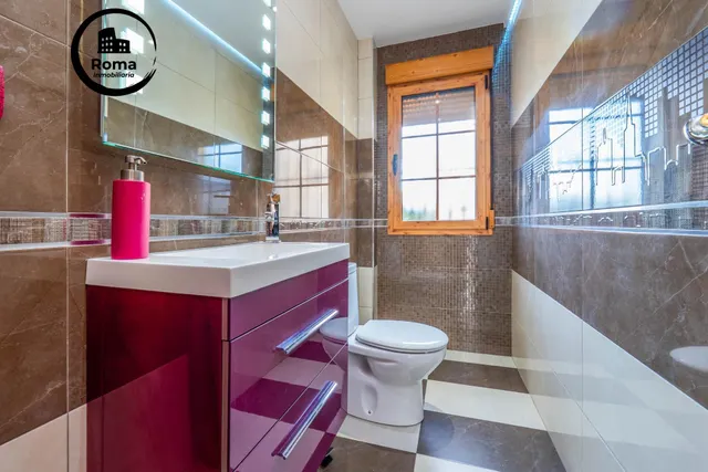 CHALET CON PISCINA Y JARDÍN A SOLO 10 MINUTOS DE GRANADA — 33