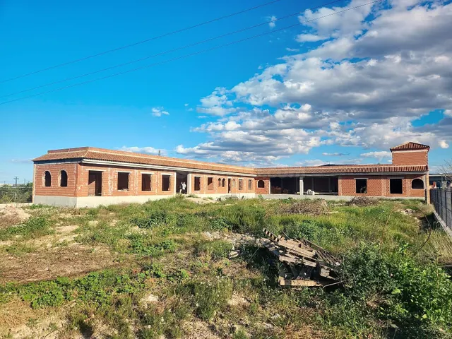 TERRENO CON OBRA INICIADA - foto 3