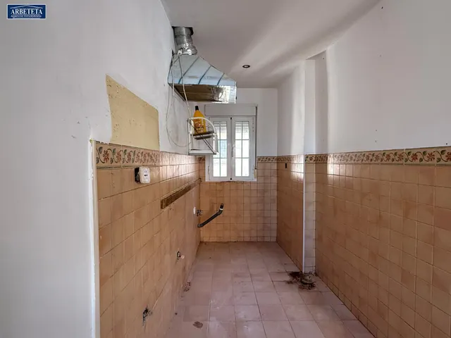 INMOBILIARIA ARBETETA VENDE EDIFICIO PARA REFORMAR EN PLENO CENTRO DE GUADALAJARA. — 18