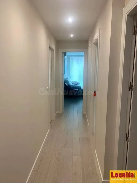 Piso moderno de 2 habitaciones con garaje doble - foto 4