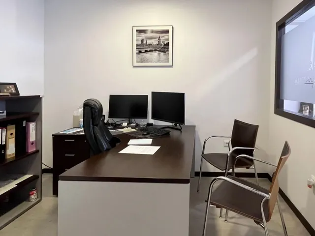 Local comercial 376m² en venta - Marbella — 17