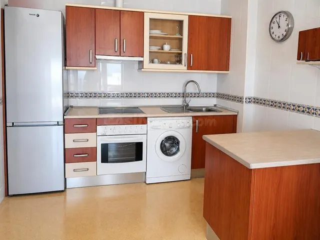 EXCLUSIVO PISO EN ALQUILER CON VISTAS AL MAR EN SABINILLAS L - foto 5