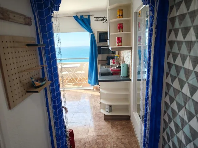 Fantástico estudio con vistas panorámicas al mar en primera línea de playa en Fuengirola — 21