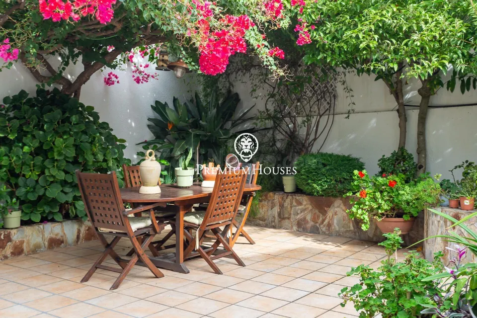 Amplia vivienda con ascensor, patio y terrazas