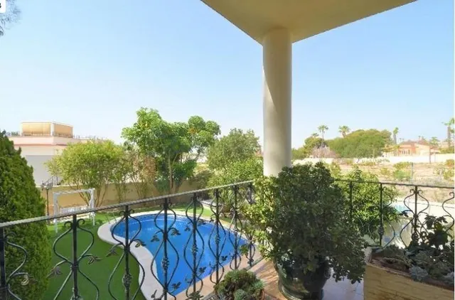 Villa de Lujo independiente, 5 dormitorios, 4 baños, piscina, jardines, gran parcela, en Ciudad Quesada!!! — 45
