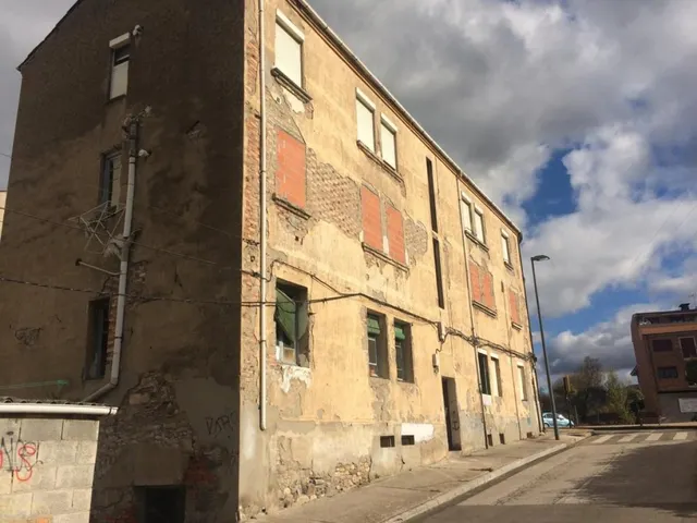 SE VENDE SOLAR CON EDIFICIO — 6