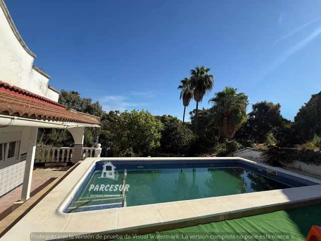 Chalet Independiente con piscina, en la zona de Alcolea. — 34