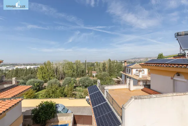 Adosada con 4 dormitorios, amplias terrazas y vistas a Granada y sierra nevada — 36