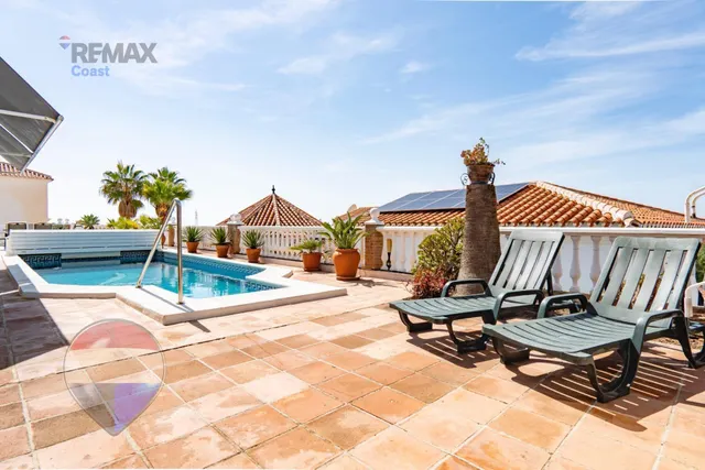 VILLA INDEPENDIENTE CON PISCINA, GRANDES TERRAZAS Y VISTAS AL MAR EN BENAJARAFE — 26