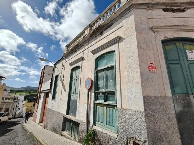 Solar urbano en esquina con gran potencial – Casco Histórico