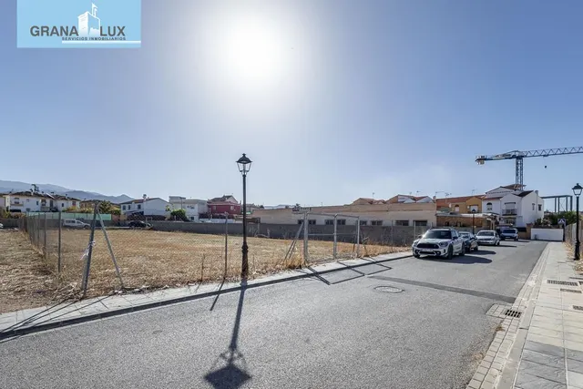 Solar de 1.175 m2 en Ogijares — 3