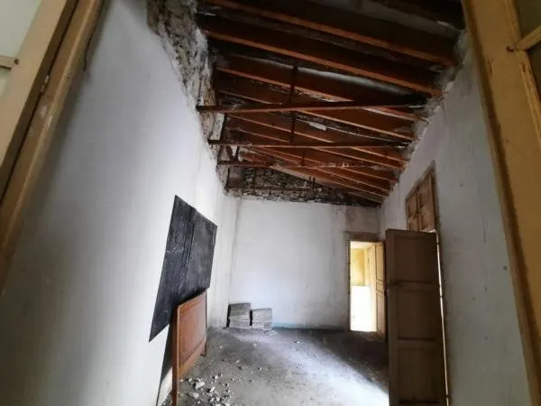 Planta baja de un edificio de 2 plantas — 30