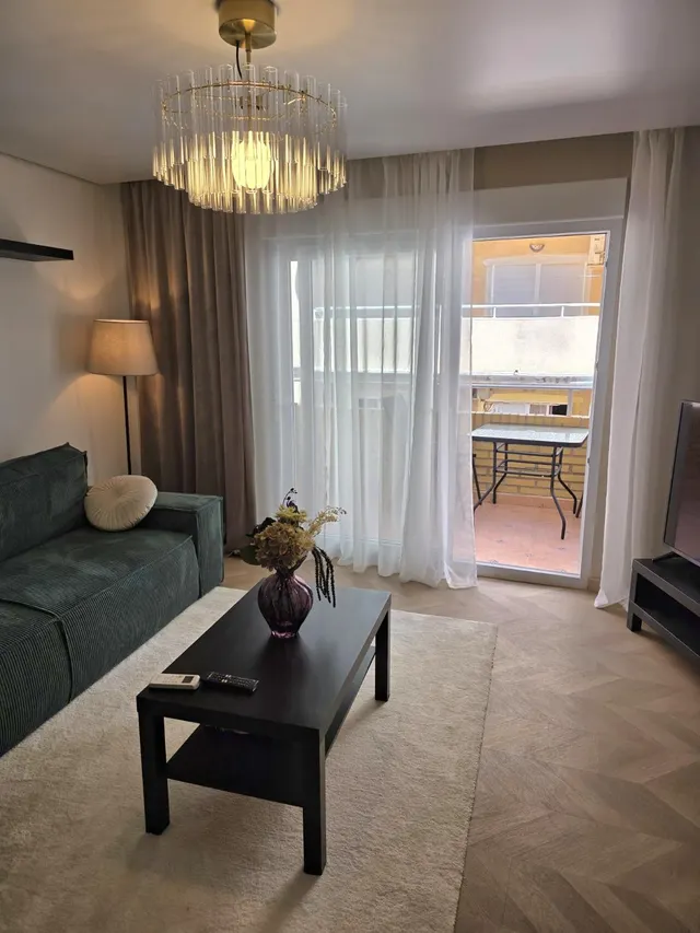 Apartamento con terraza, Alicante, Torrevieja, Playa de los Locos. 3 habitaciones, 110 m2, 200 metros al mar — 27