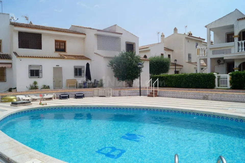 GRAN BUNGALOW BAJO EN PUNTA PRIMA: 2 HAB, 1 BAÑO