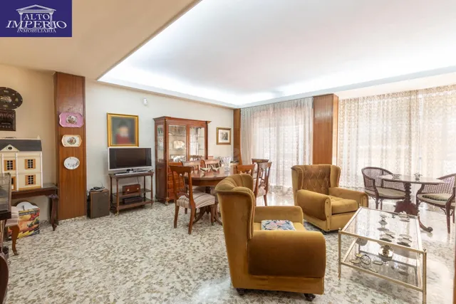 Amplia vivienda en pleno centro de Granada — 3