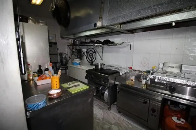 Local comercial actualmente funciona como restaurante en zona Centro de Benidorm. — 11