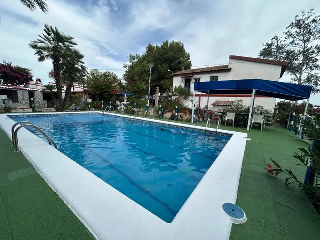 Casa de campo 5 habitaciones 300m² en venta - Comunidad vale