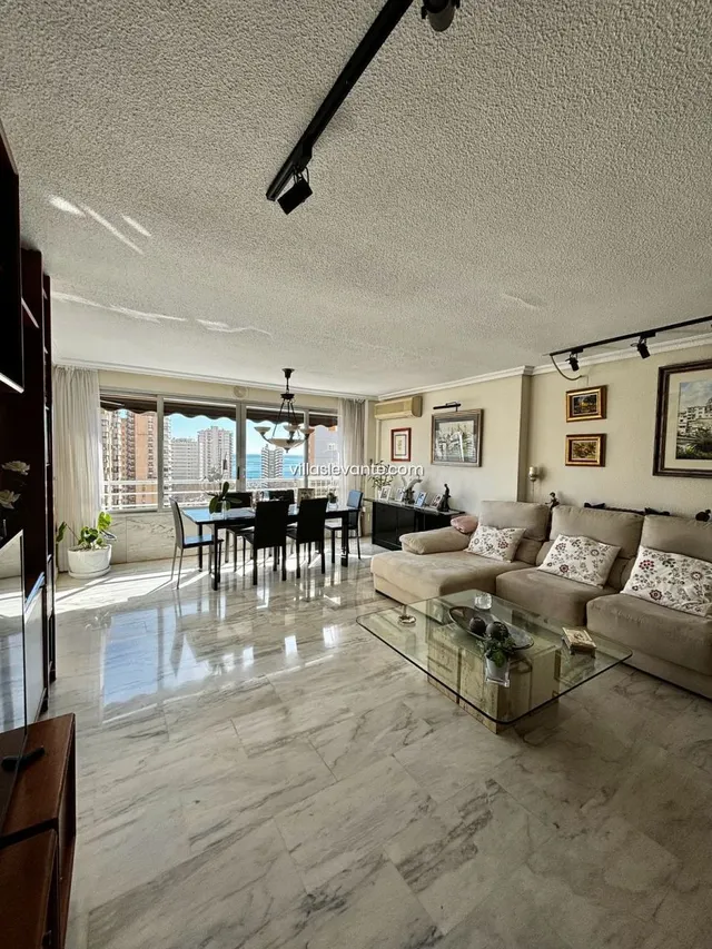 RESIDENCIAL DE LUJO EN PLENO LEVANTE — 4