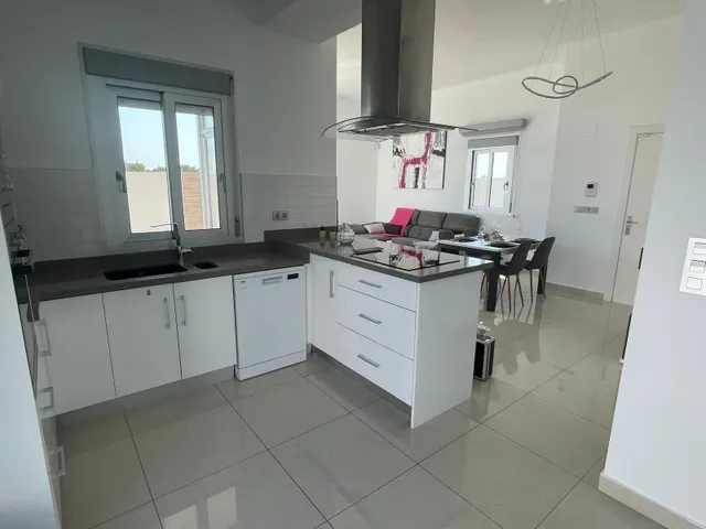 Excepcional Villa en Pilar de la Horadada: Lujosa Villa de una Planta con Licencia Turística — 39