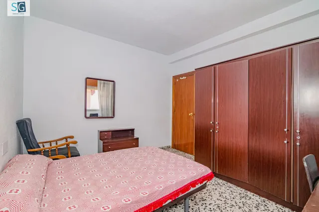 PISO DE 4 DORMITORIOS EN EL CENTRO DE GRANADA — 30