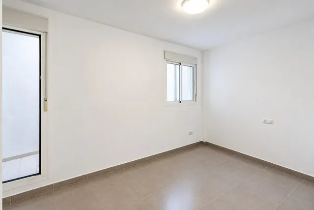 Vivienda en dos alturas con terraza privada y pérgola en Alaquàs — 20