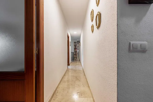 ¡Vive el Centro sin ruido! 180m2 construidos, 4 dormitorios, patio, garaje y trastero en calle Inocentes — 24