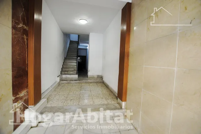 ¡gran oportunidad! muy amplio de 4 dormitorios, con balcón junto av beniopa — 43