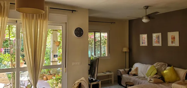 ¡oportunidad en nuevo bulevar! amplio chalet adosado con jardín único y dos plazas de parking privadas. — 12